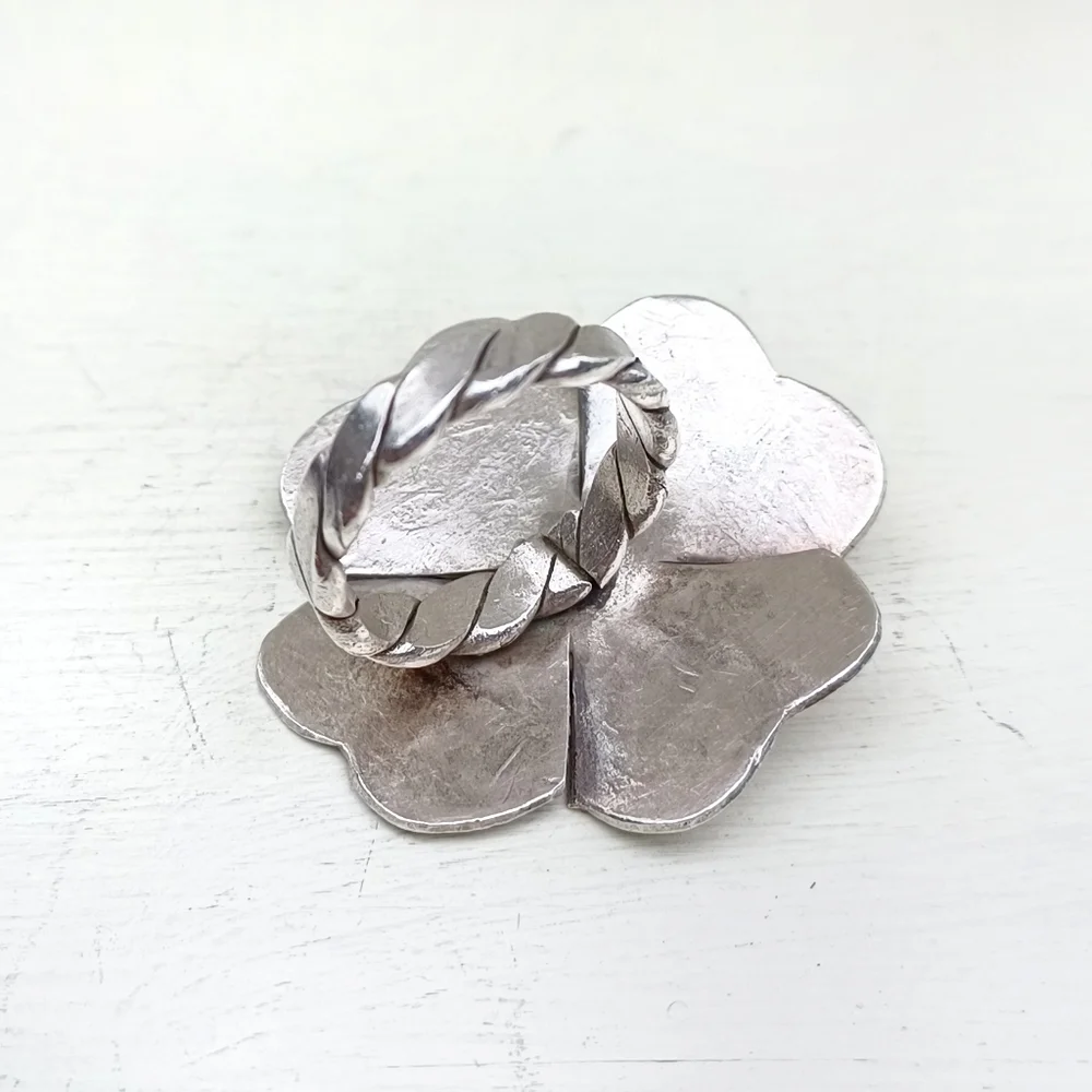 Large Flower Silver Ring - Picture 5 of 12